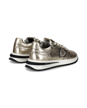 Lade das Bild in den Galerie-Viewer, Philippe Model Flache Tropez 2.1 Sneakers für Damen – Gold
