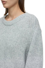 Lade das Bild in den Galerie-Viewer, Closed Pullover aus Alpaka-Mix
