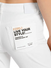 Lade das Bild in den Galerie-Viewer, Marccain Modell FORLI – Jeans “Rethink Together”
