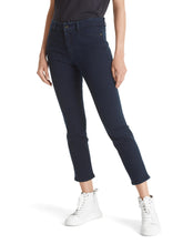 Lade das Bild in den Galerie-Viewer, Marccain  &quot;Rethink Together&quot; Jeans SILEA
