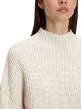 Lade das Bild in den Galerie-Viewer, Marccain Oversized-Pullover Knitted in Germany
