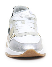 Lade das Bild in den Galerie-Viewer, Philippe  Model Flache Tropez 2.1 Sneakers für Damen – Animal-Print Weiß &amp; Gold
