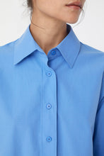 Lade das Bild in den Galerie-Viewer, Closed Chambray Blouse
