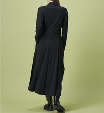 Lade das Bild in den Galerie-Viewer, HIGH  AUDACIOUS Schwarzes Hemdblusenkleid aus Sensitive®-Jersey
