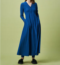 Lade das Bild in den Galerie-Viewer, HIGH TECH Mittelblaues Maxi-Kleid mit Reißverschluss auf der Vorderseite
