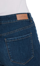 Lade das Bild in den Galerie-Viewer, Marccain Coole Jeans mit Cut-Outs
