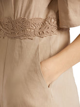 Lade das Bild in den Galerie-Viewer, Marccain  Tailliertes Leinenkleid
