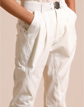 Lade das Bild in den Galerie-Viewer, High SWERVE HIGH TECH Elfenbeinfarbene Hose aus technischem Jersey Modell &quot;Jodhpur&quot;
