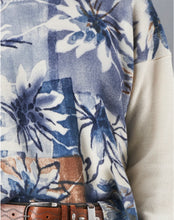 Lade das Bild in den Galerie-Viewer, HIGH USE PLAUSIBLE Elfenbeinfarbener Pullover mit marineblauem und braunem Blumenaufdruck
